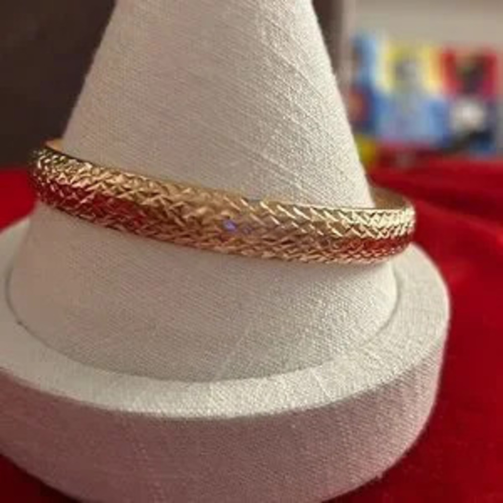 Rose gold diamond cut bangle bracelet?